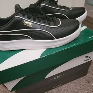 Puma shoes size 10 black and white